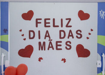 Terceira Idade comemora o Dia das Mães em baile temático