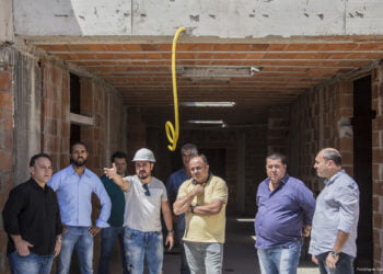 Prefeito Rogério Franco visita obras da creche do Mirizola   