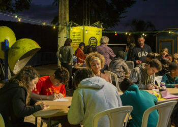 Público enfrenta o frio e prestigia Circuito Sesc na Praça da Matriz