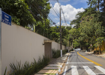 Depois de ser pavimentada Estrada Zurique ganha nova sinalização