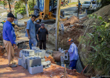 Prefeitura recupera estrago causado pela chuva na rua Israel   