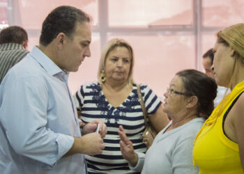 Prefeitura de Cotia anuncia criação de Departamento de Assuntos Comunitários em encontro com lideranças