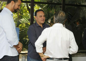 Prefeito Rogério Franco participa  de assembleia no Cioeste