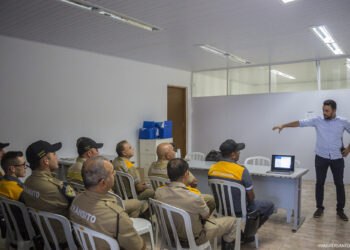 Agentes de trânsito recebem capacitação sobre nova tecnologia de comunicação   
