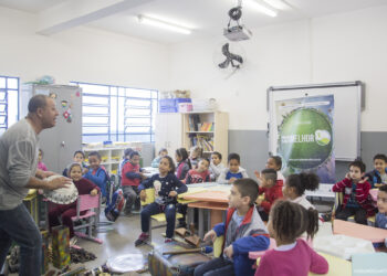 Alunos da EM Francisco Ambrósio de Azevedo participam de oficina ambiental   