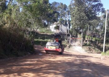 Prefeitura realiza obras de revitalização e limpeza viária em diversos bairros