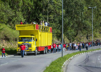 Marcha para Jesus mobiliza centenas de fiéis