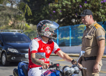 Settrans e Yamaha presenteiam motociclistas e dão dicas de segurança   