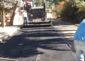 Prefeitura de Cotia leva obra de pavimentação para Altos de Caucaia   