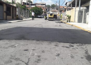 “Asfalto Novo” leva melhoria viária para diversos bairros de Cotia