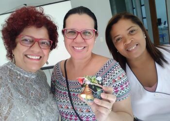 Gestantes de alto risco participam de oficina de Natal na Clínica da Mulher