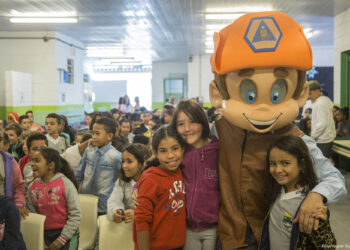 Alunos de Cotia acompanham palestras da Defesa Civil   