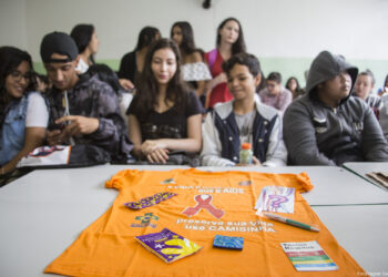 Adolescentes de Cotia acompanham palestra sobre prevenção a doenças   