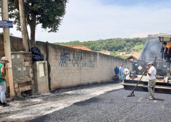 Programa Asfalto Novo beneficia mais bairros de Cotia