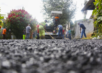 Prefeitura inicia pavimentação no bairro Água Espraiada           