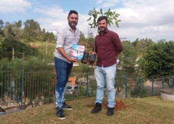 Secretaria de Meio Ambiente faz plantio em UBS do Jardim Japão