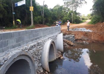 Prefeitura de Cotia substitui ponte da rua Filadélfia