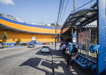 Pontos de ônibus de Cotia passam por manutenção e novas paradas são instaladas   