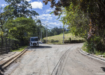Prefeitura inicia obra de pavimentação da Estrada Zurique na Granja Viana   