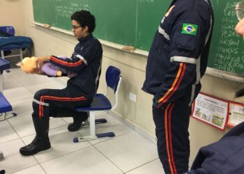 SAMU de Cotia leva informações sobre primeiros-socorros para crianças e adultos
