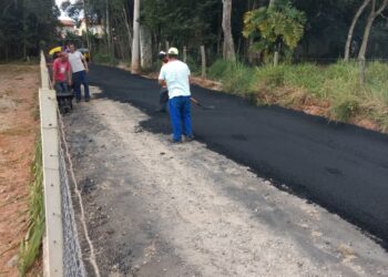 Novas ruas do bairro Água Espraiada recebem pavimentação asfáltica
