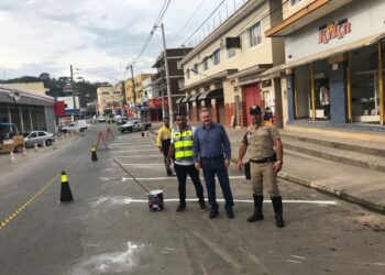 Prefeitura reorganiza e cria novas vagas de estacionamento em Caucaia do Alto   