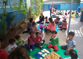 Na Semana da Criança escolas de Cotia realizam atividades lúdicas com os alunos