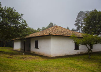 Casarão centenário recebe visita de alunos de Cotia   