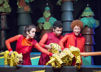 Centenas de pessoas prestigiaram espetáculo na Praça dos Romeiros   