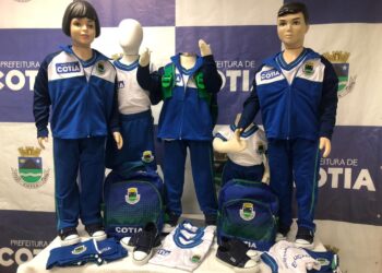 Uniforme e material escolar serão entregues no 1º dia de aula para estudantes de Cotia