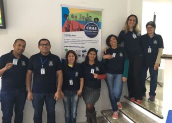 Servidores da área social em Cotia recebem uniformes   