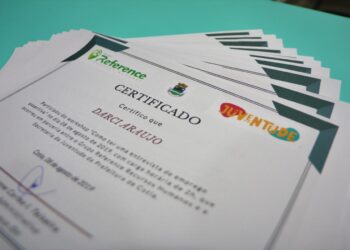 Prefeitura entrega certificados aos participantes de workshop sobre entrevista assertiva