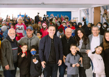 Alunos da E.M. Pref. Ivo Mário Isaac Pires apresentam o resultado do projeto “Dia do Patrono”