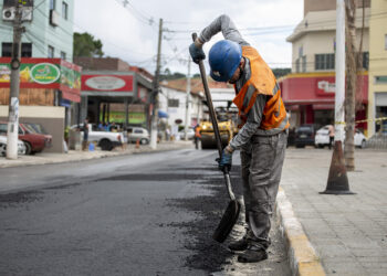 Revitalização de Caucaia: Av. Roque Celestino recebe nova pavimentação