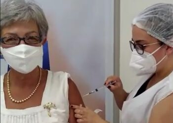 “Foi o melhor presente que eu poderia ganhar” disse aniversariante vacinada contra a Covid-19