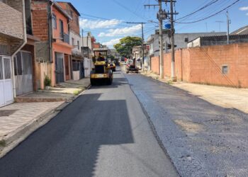 Asfalto Novo: ruas do Jardim Cláudio passam por revitalização