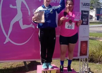 Atletas de Cotia conquistam ouro no “Desafio Outubro Rosa” em Ibiúna