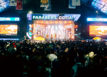 Milhares de pessoas acompanharam os shows do aniversário de Cotia