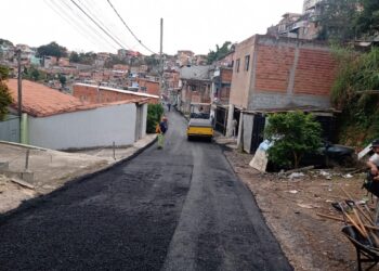 Prefeitura asfalta a Rua da Contemplação no Jardim Coimbra