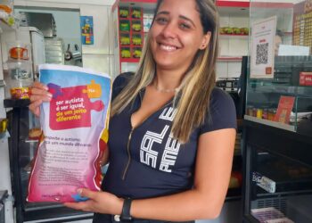 Comerciantes participam da campanha de conscientização sobre autismo