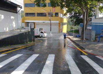 Sábado (23) foi dia mutirão de limpeza na região central de Cotia