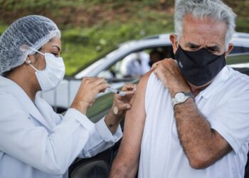 Cotia vacina contra a Covid-19 mais de mil idosos a partir de 80 anos