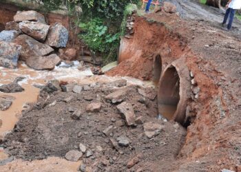 Secretaria de Obras recupera travessia de tubos danificados pela chuva