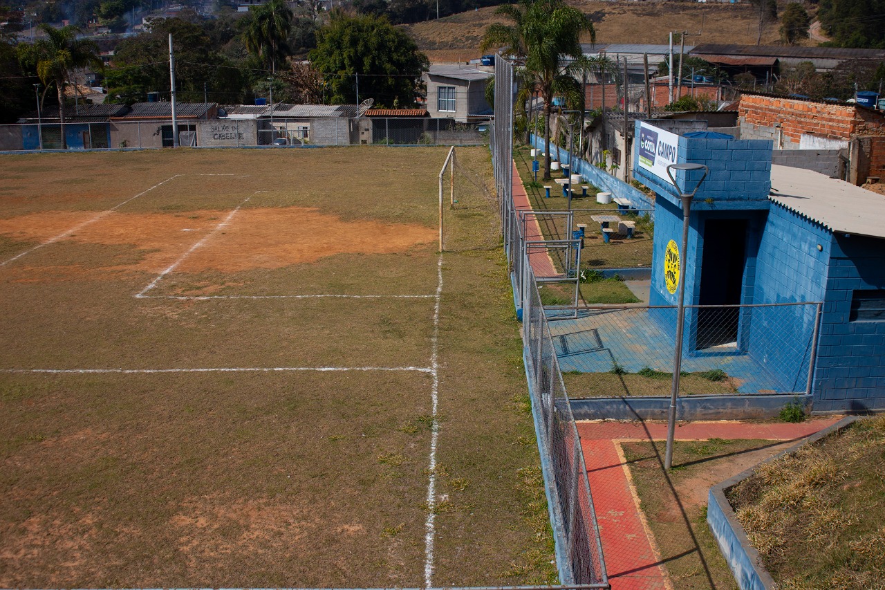 Prefeitura realiza melhorias no campo de futebol do Distrito de