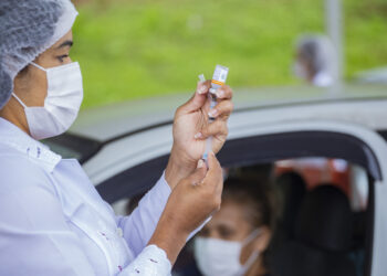 Quinta (11) tem vacinação contra Covid-19 para trabalhadores da saúde