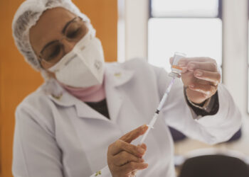 UBS Atalaia funciona em horário estendido nesta terça e quarta-feira para vacinação e Papanicolaou