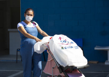 Fundo Social e Prefeitura entregam mais kits de enxoval do bebê por meio do “Mãe Cotiana”