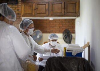 Vacinas contra a gripe e 4ª dose contra a covid começam a ser aplicadas em idosos em ILPI”s