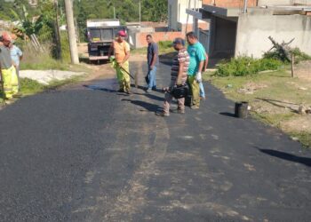 Trecho de 500m da Rua das Paineiras está sendo recapeado nesta quarta