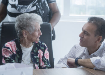 Prefeitura entrega aparelhos auditivos por meio do projeto Além do Som